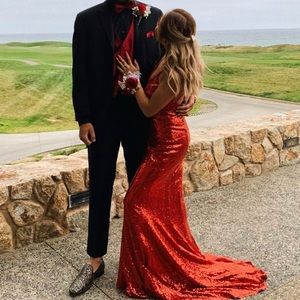BEAUTIFUL RED PROM DRESS ONLY WORN ONCE!